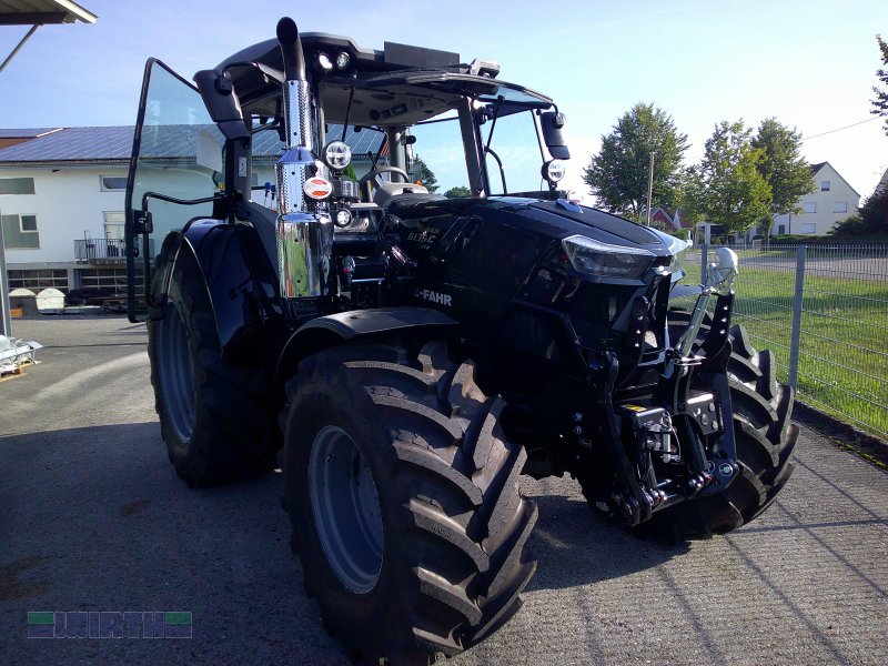 Traktor tipa Deutz-Fahr 6135 C TTV "Warrior", Vorführschlepper mit Vorführnachlass, Neumaschine u Buchdorf