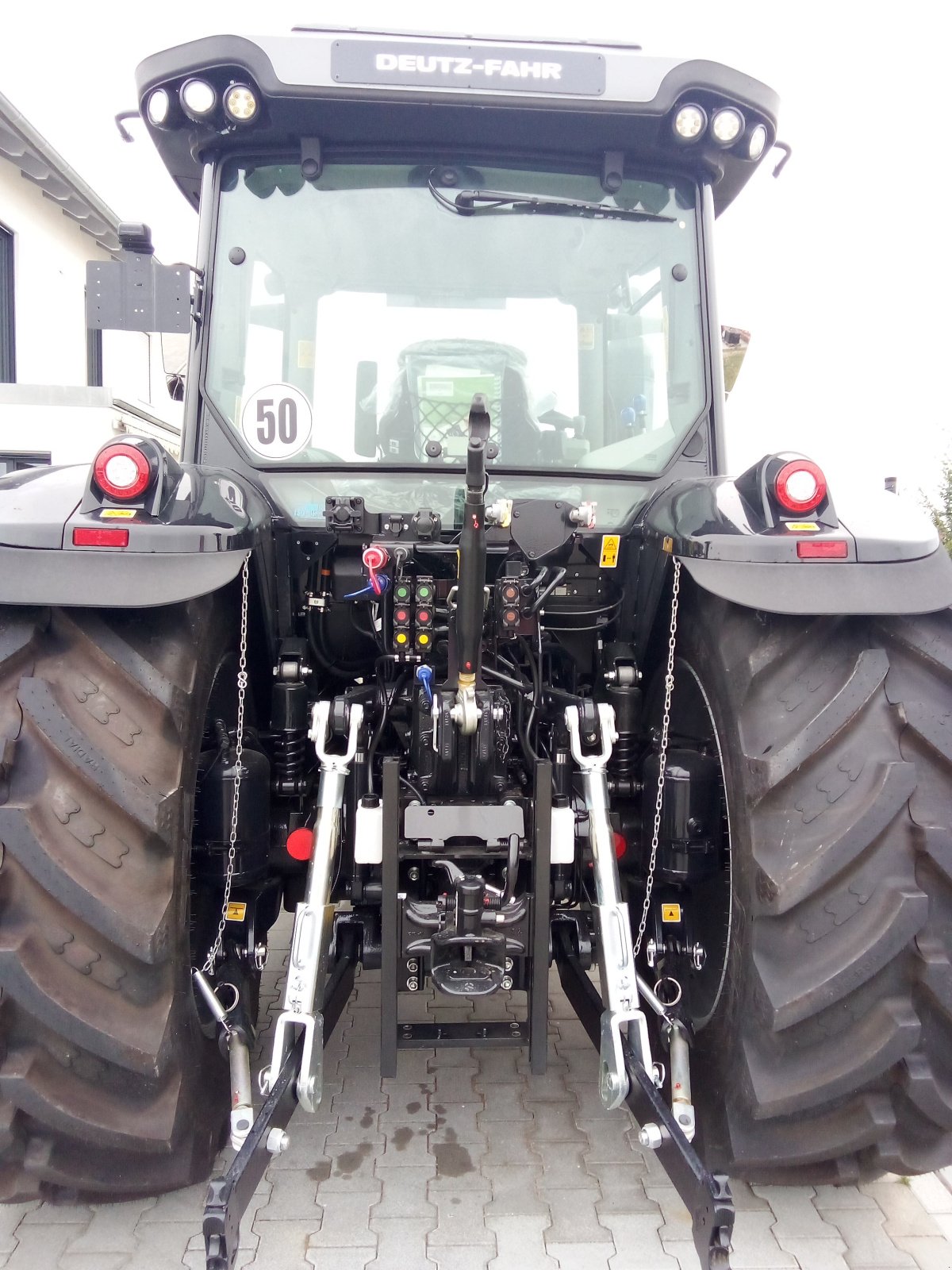 Traktor of the type Deutz-Fahr 6135 C TTV, Neumaschine in OSTERHOFEN (Picture 3)