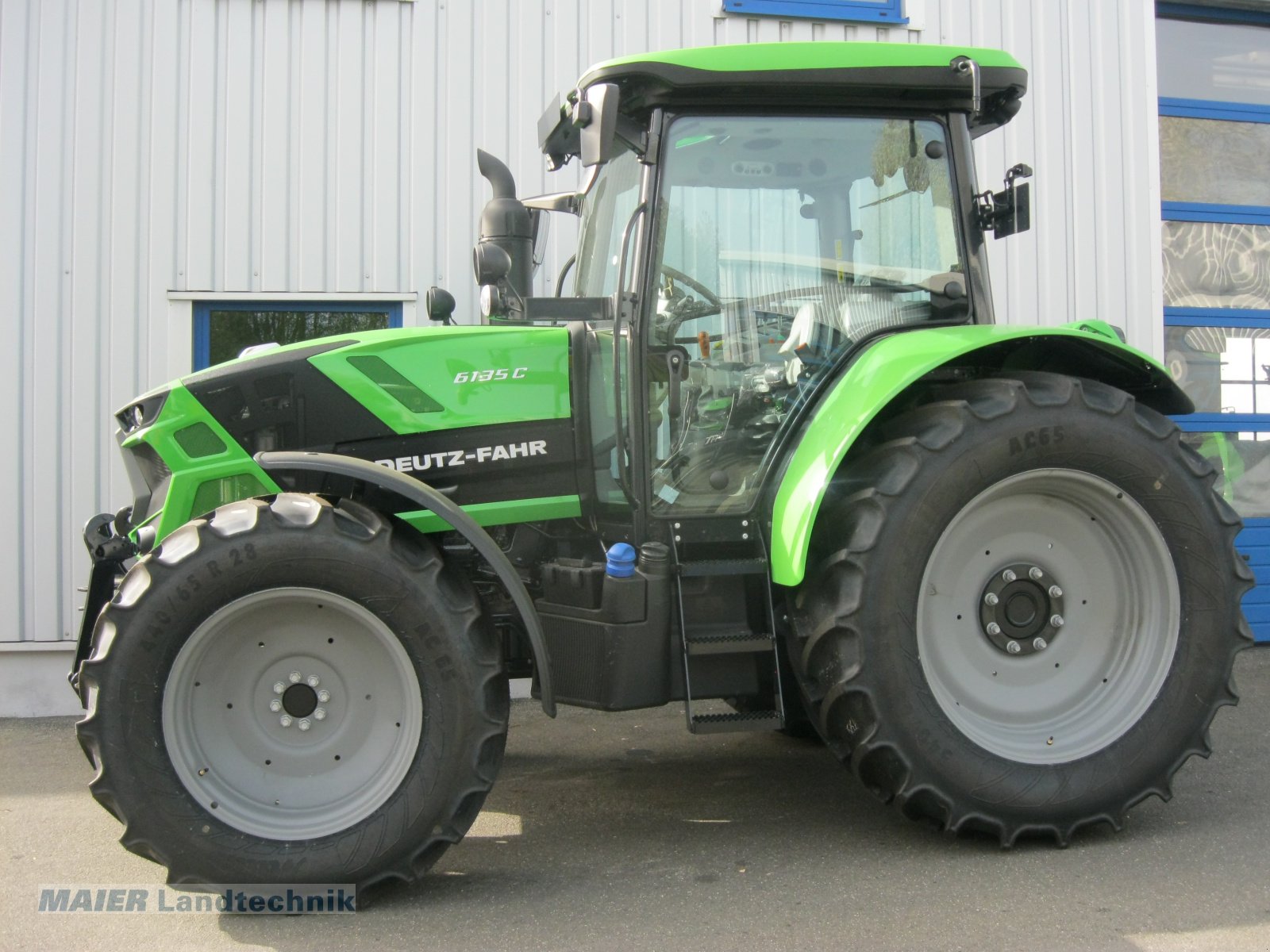 Traktor типа Deutz-Fahr 6135 C, Neumaschine в Dieterskirchen (Фотография 4)