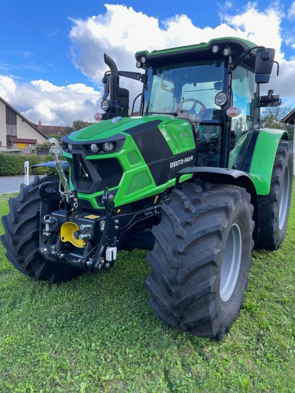 Traktor of the type Deutz-Fahr 6135-TTV, Neumaschine in Wilchingen (Picture 1)