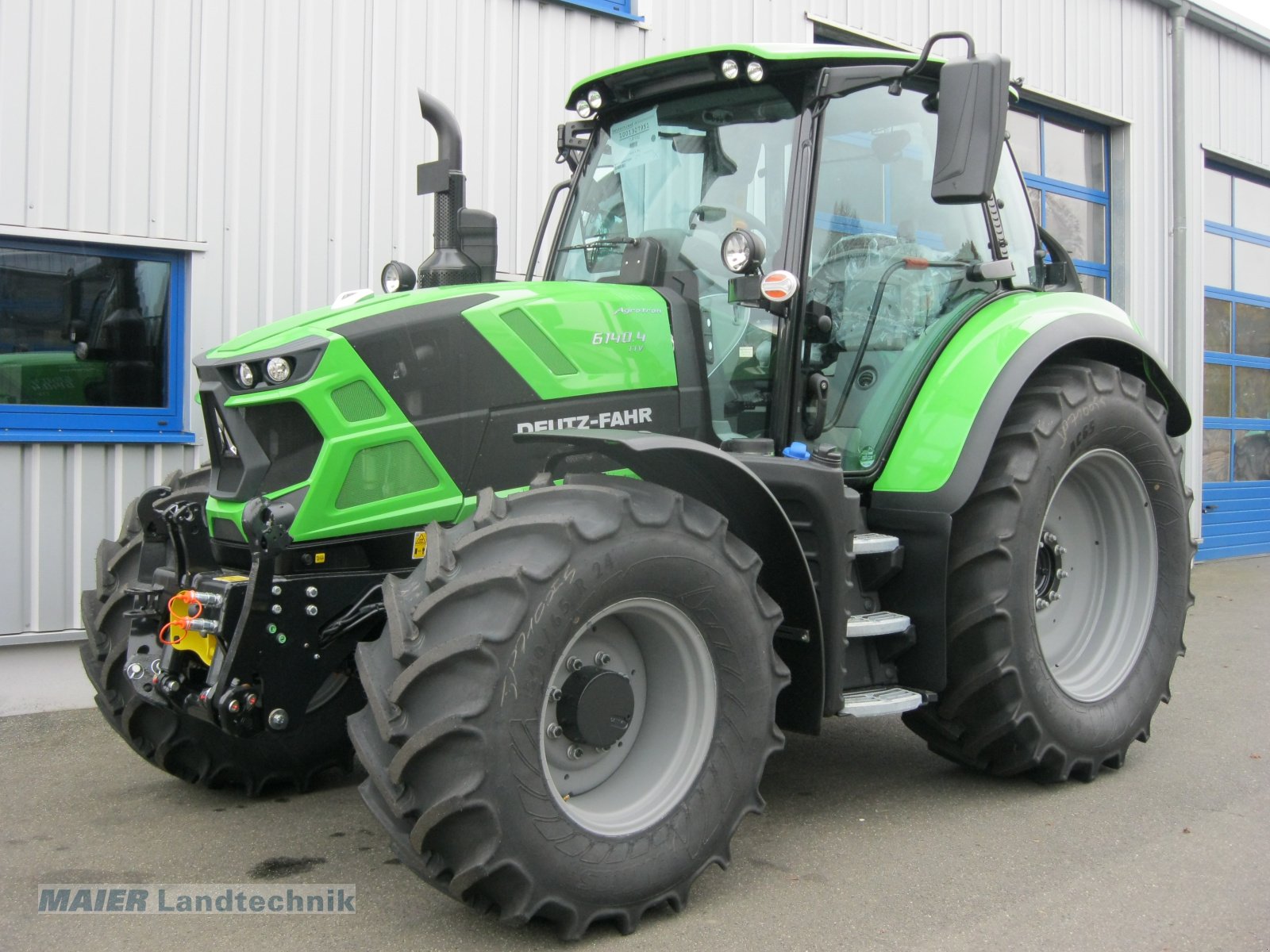 Traktor of the type Deutz-Fahr 6140.4 TTV, Neumaschine in Dieterskirchen (Picture 1)