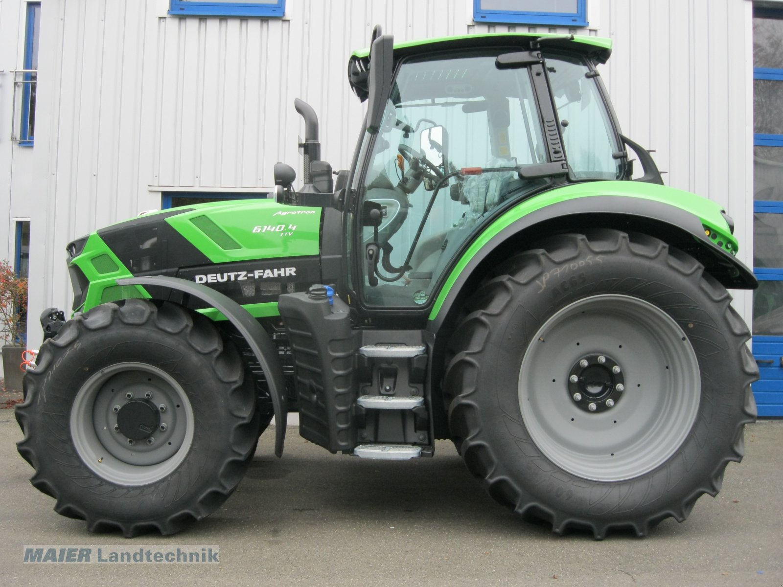 Traktor of the type Deutz-Fahr 6140.4 TTV, Neumaschine in Dieterskirchen (Picture 3)