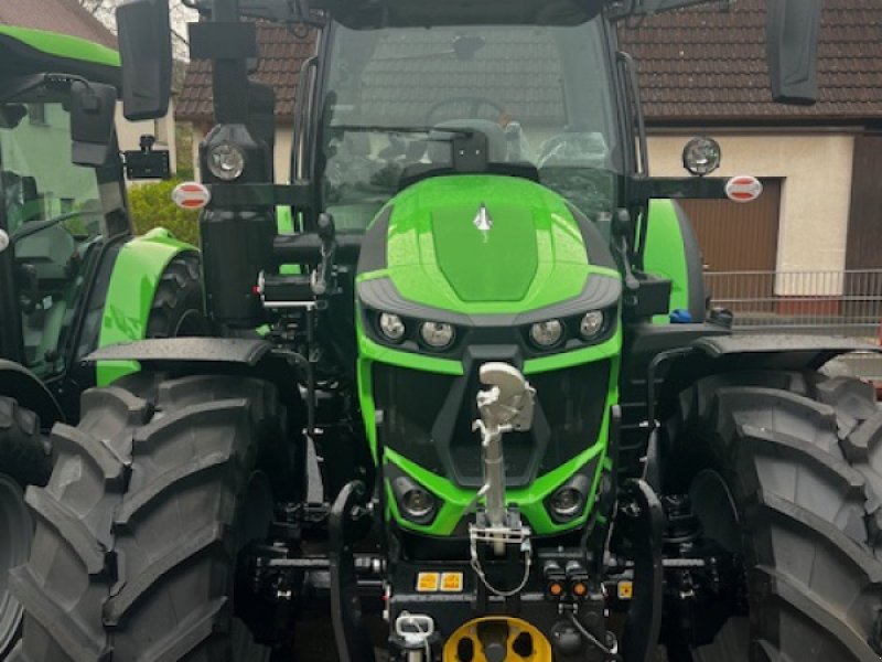 Traktor типа Deutz-Fahr 6150.4 Vorführschlepper, Gebrauchtmaschine в Offenhausen