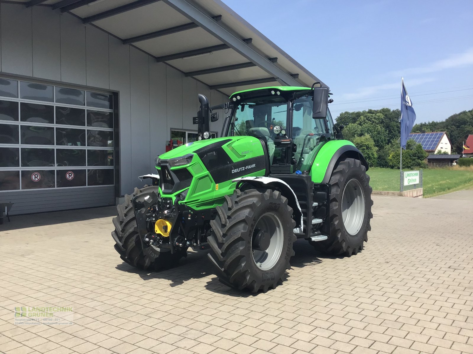 Traktor of the type Deutz-Fahr 6160 TTV, Neumaschine in Hiltpoltstein (Picture 1)