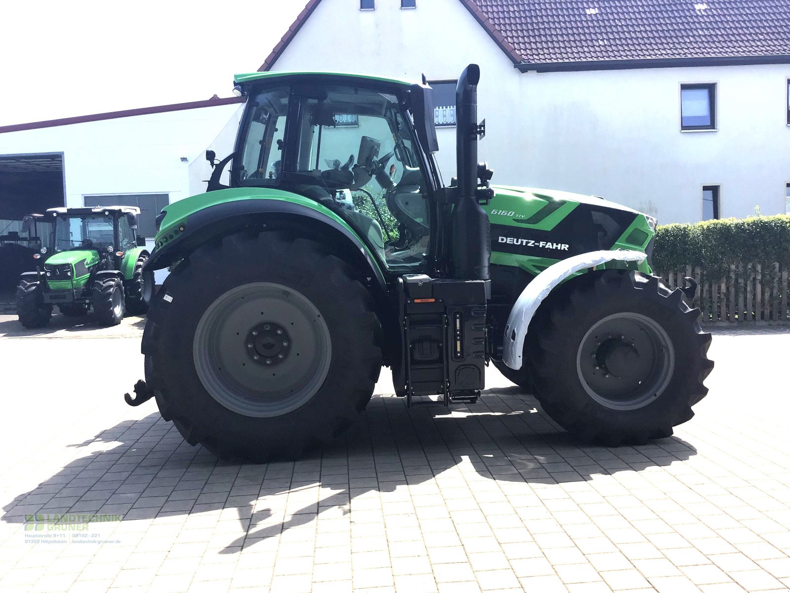 Traktor of the type Deutz-Fahr 6160 TTV, Neumaschine in Hiltpoltstein (Picture 5)