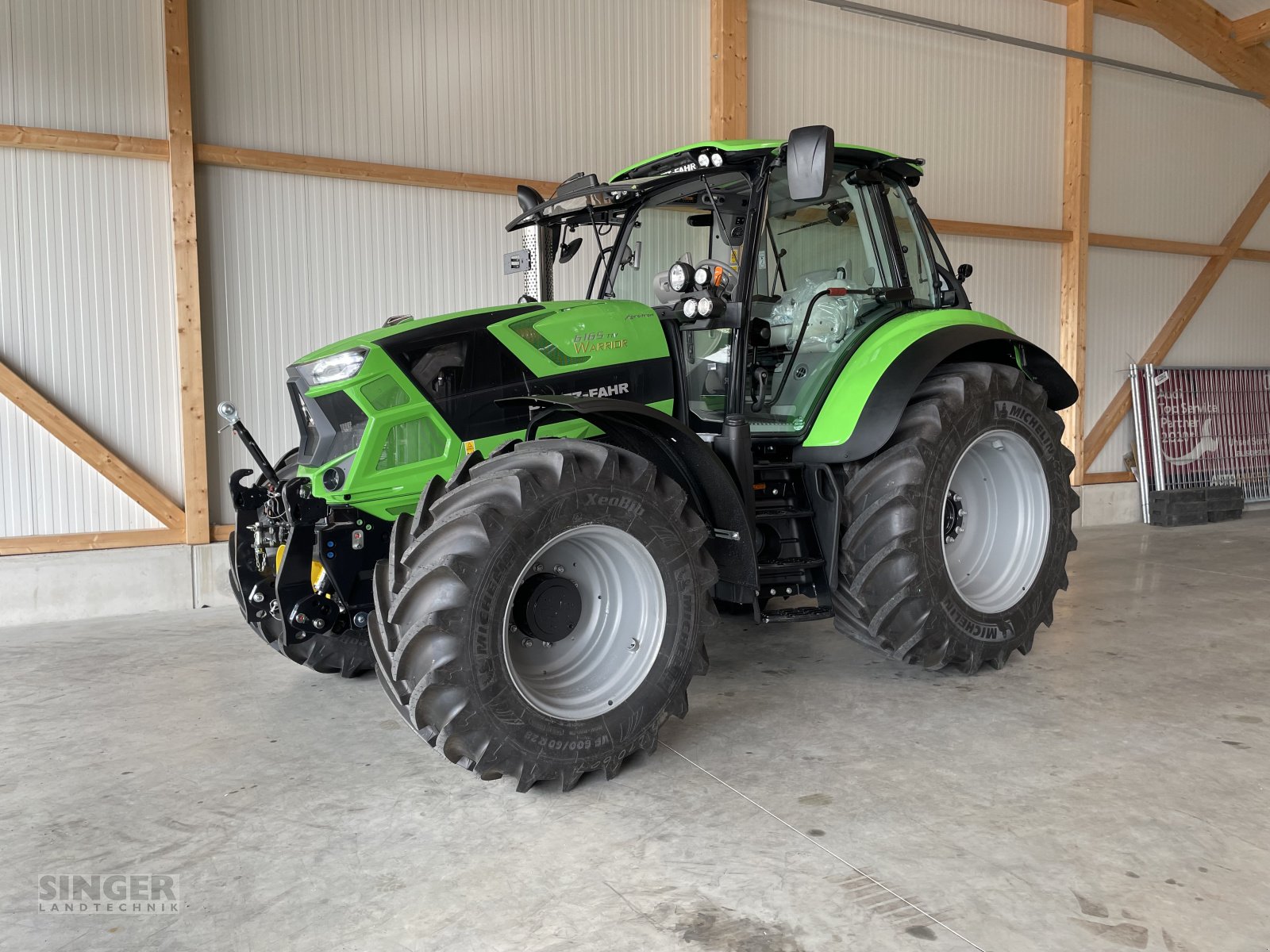 Traktor of the type Deutz-Fahr 6165 TTV Agrotron Warrior, Neumaschine in Ebenhofen (Picture 1)