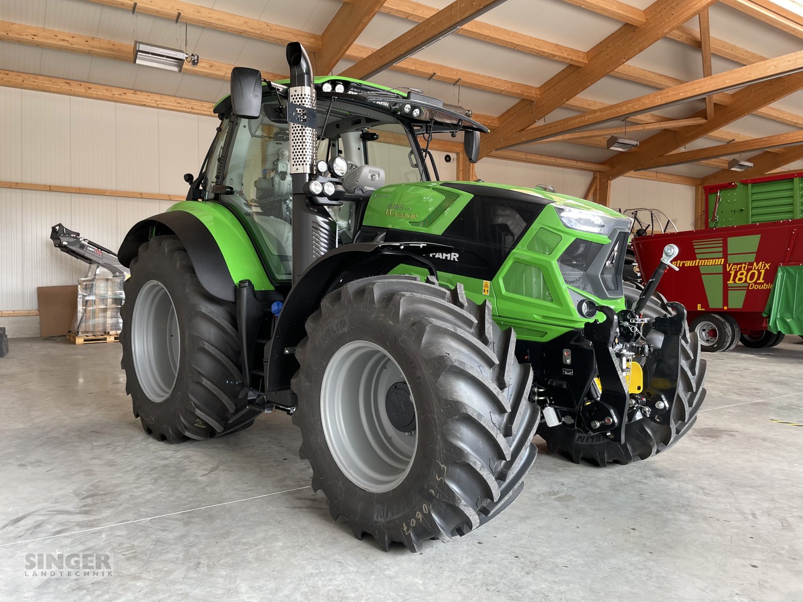 Traktor des Typs Deutz-Fahr 6165 TTV Agrotron Warrior, Neumaschine in Ebenhofen (Bild 6)