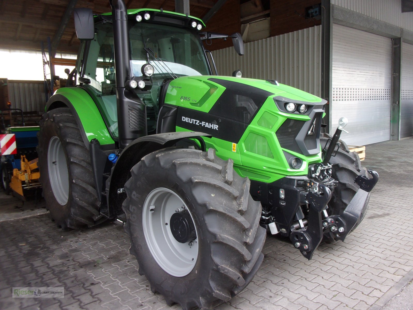 Traktor του τύπου Deutz-Fahr 6165 TTV "Altpreismaschine 8% Preisvorteil", Gebrauchtmaschine σε Nördlingen (Φωτογραφία 3)