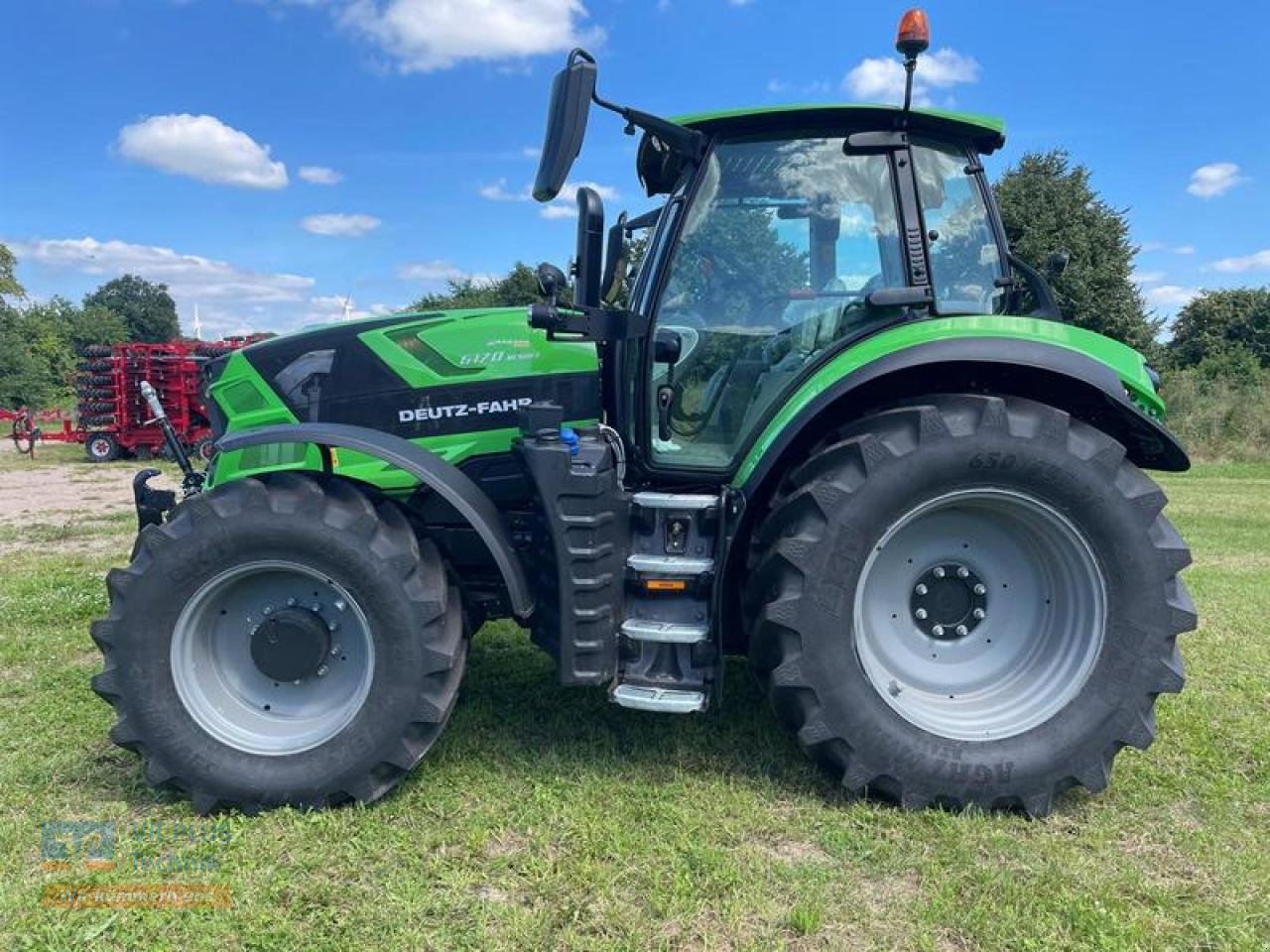 Traktor of the type Deutz-Fahr 6170 RC-SHIFT AKTIONSPREIS!, Neumaschine in Osterburg (Picture 2)