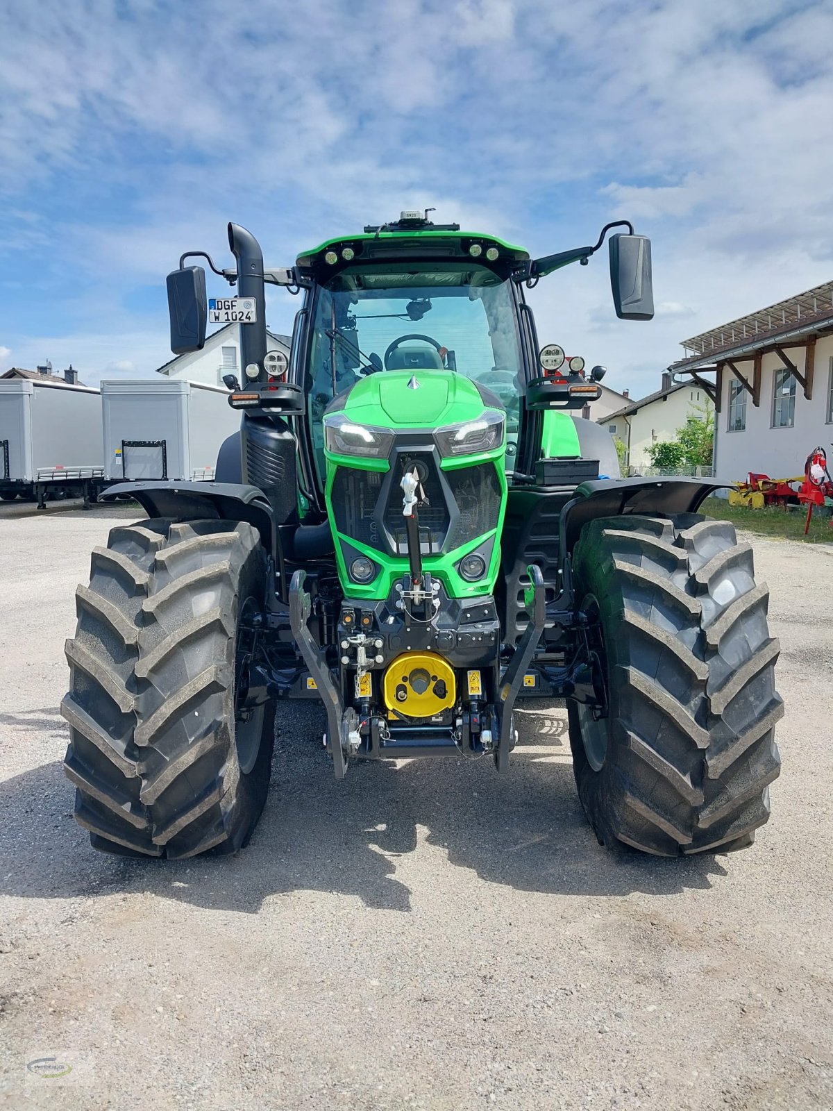 Traktor des Typs Deutz-Fahr 6180 TTV Vofrührer, Neumaschine in Frontenhausen (Bild 3)