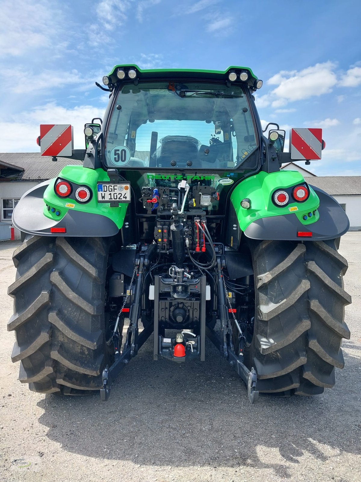 Traktor des Typs Deutz-Fahr 6180 TTV Vofrührer, Neumaschine in Frontenhausen (Bild 7)