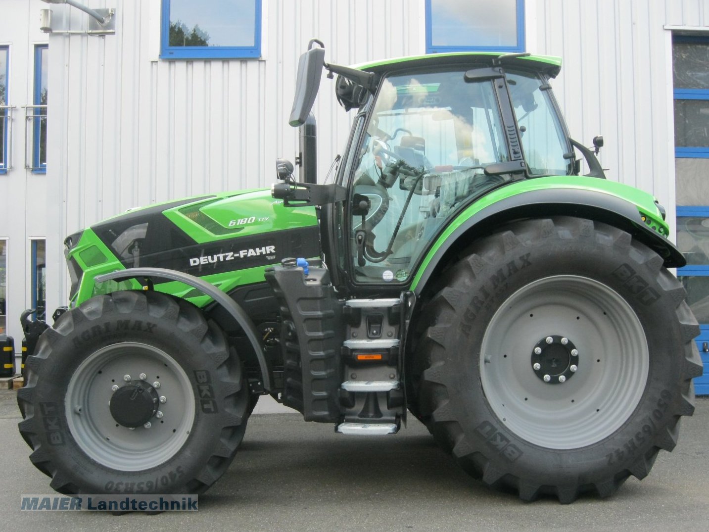 Traktor of the type Deutz-Fahr 6180 TTV, Neumaschine in Dieterskirchen (Picture 3)