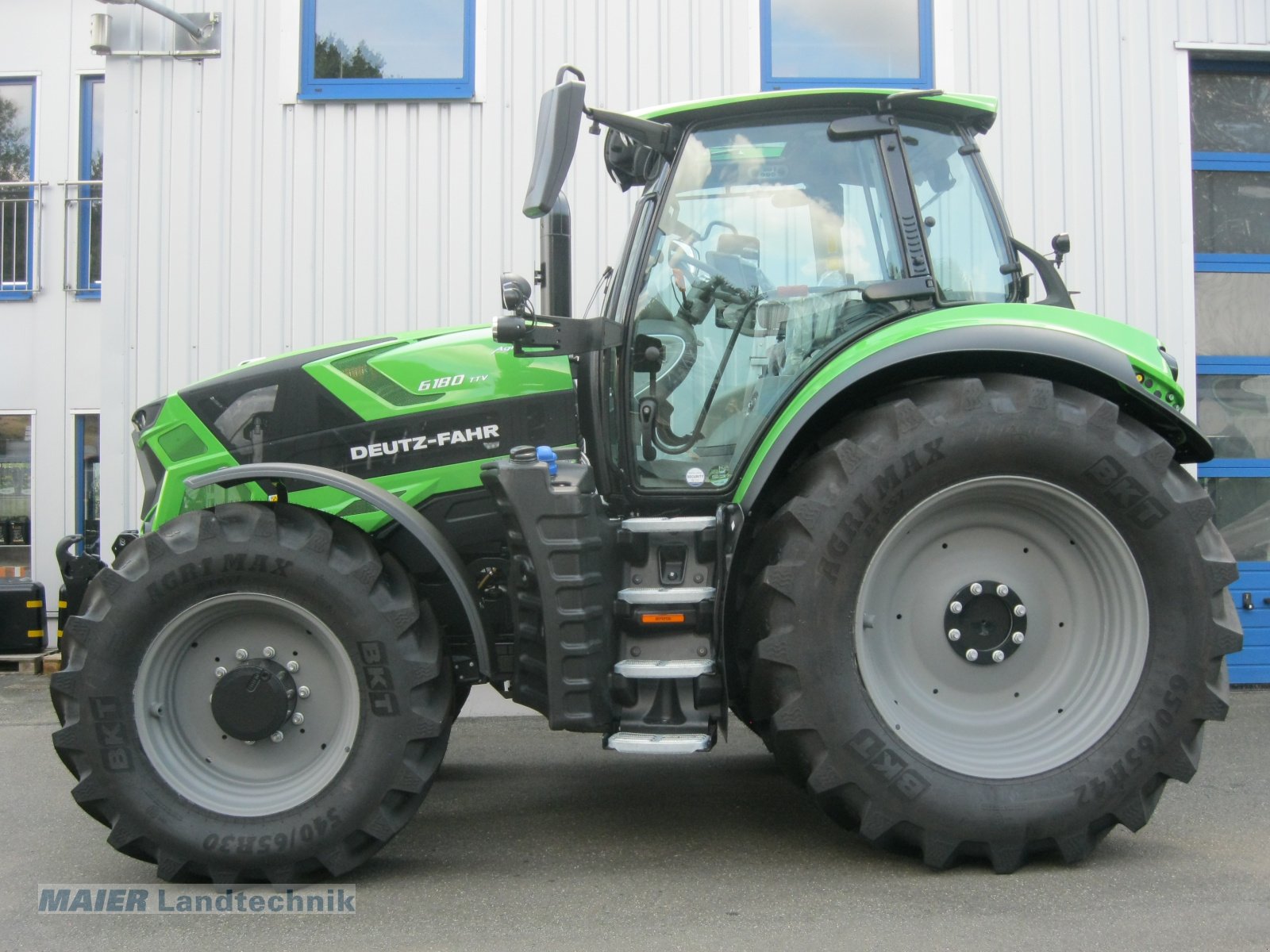 Traktor of the type Deutz-Fahr 6180 TTV, Neumaschine in Dieterskirchen (Picture 3)