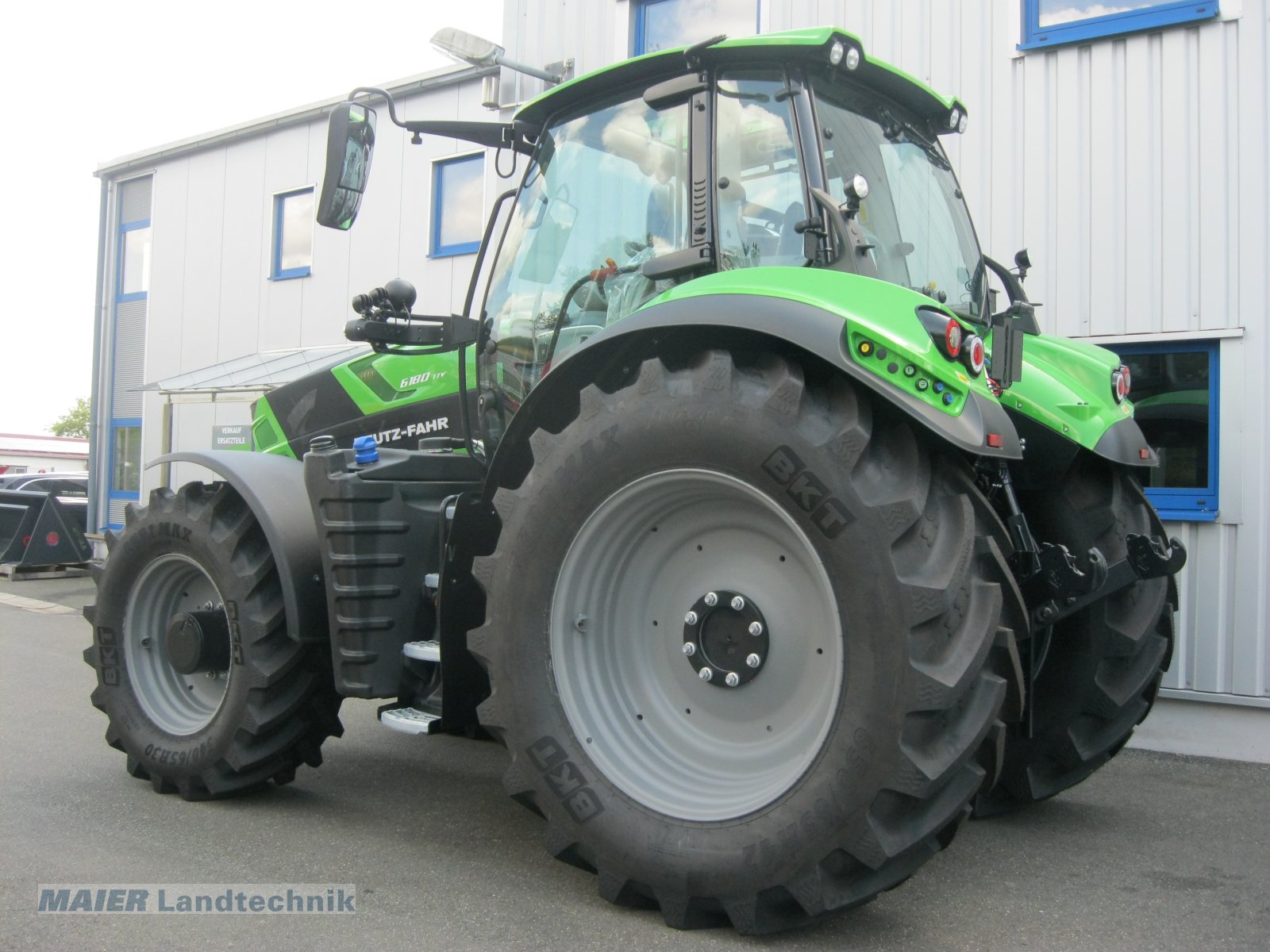 Traktor of the type Deutz-Fahr 6180 TTV, Neumaschine in Dieterskirchen (Picture 4)