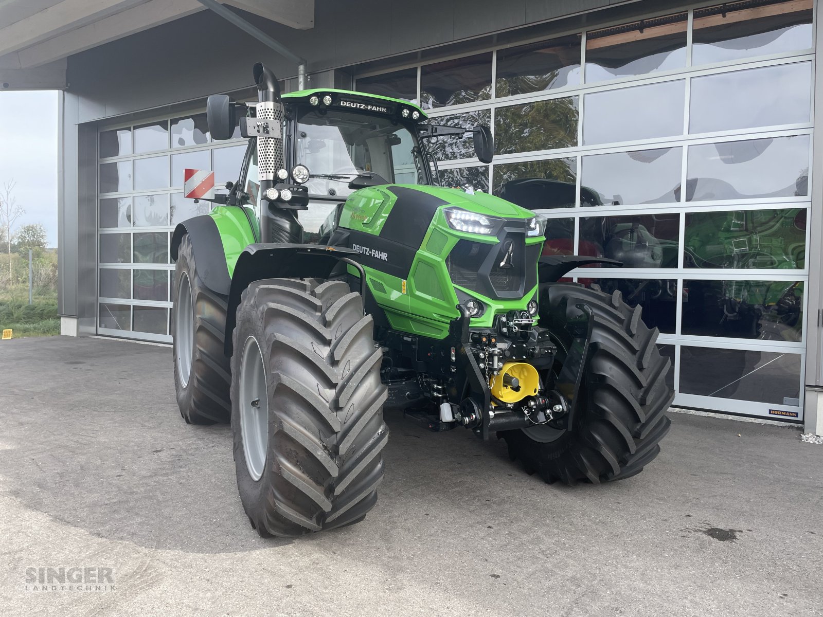 Traktor van het type Deutz-Fahr 6185 TTV Agrotron Warrior, Neumaschine in Ebenhofen (Foto 1)