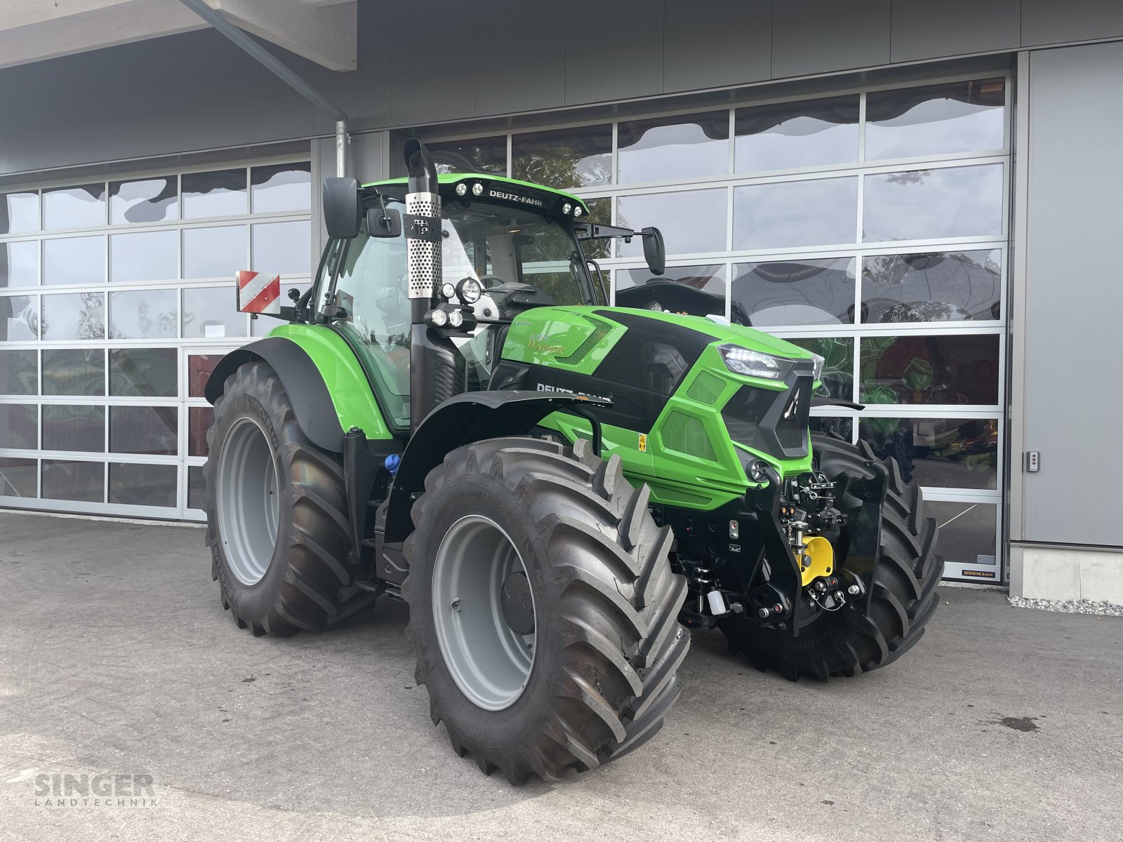 Traktor van het type Deutz-Fahr 6185 TTV Agrotron Warrior, Neumaschine in Ebenhofen (Foto 2)