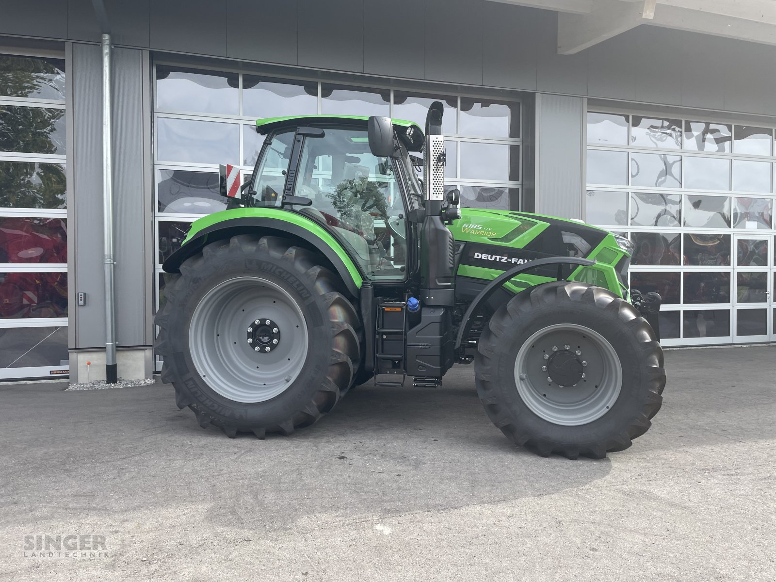 Traktor van het type Deutz-Fahr 6185 TTV Agrotron Warrior, Neumaschine in Ebenhofen (Foto 4)