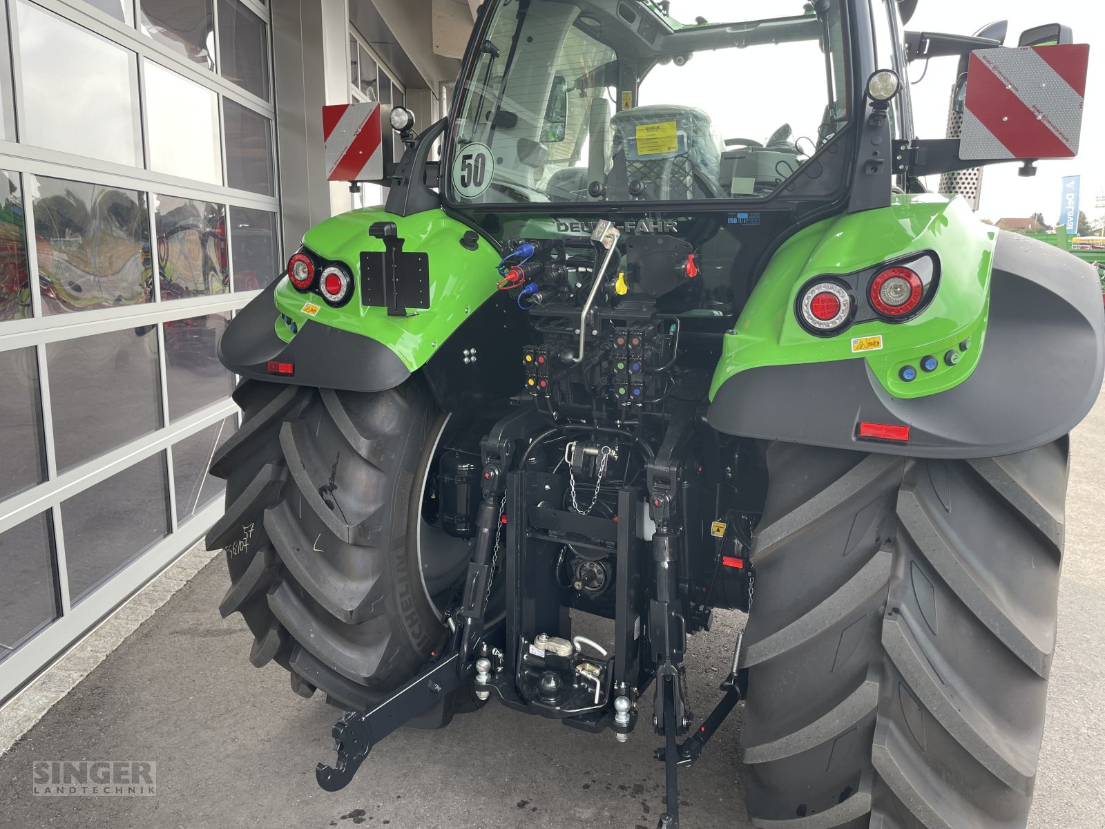 Traktor van het type Deutz-Fahr 6185 TTV Agrotron Warrior, Neumaschine in Ebenhofen (Foto 7)