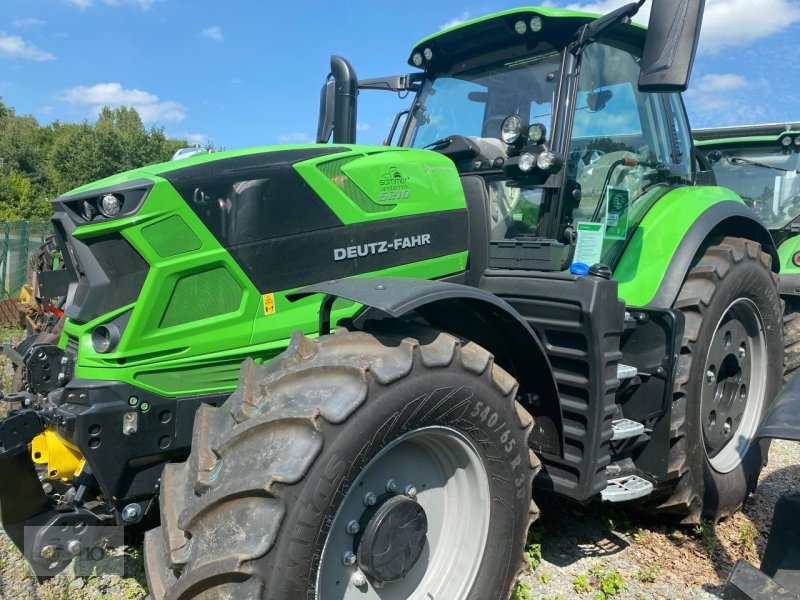 Traktor of the type Deutz-Fahr 6210 Agrotron (Stage V), Neumaschine in Eslohe–Bremke