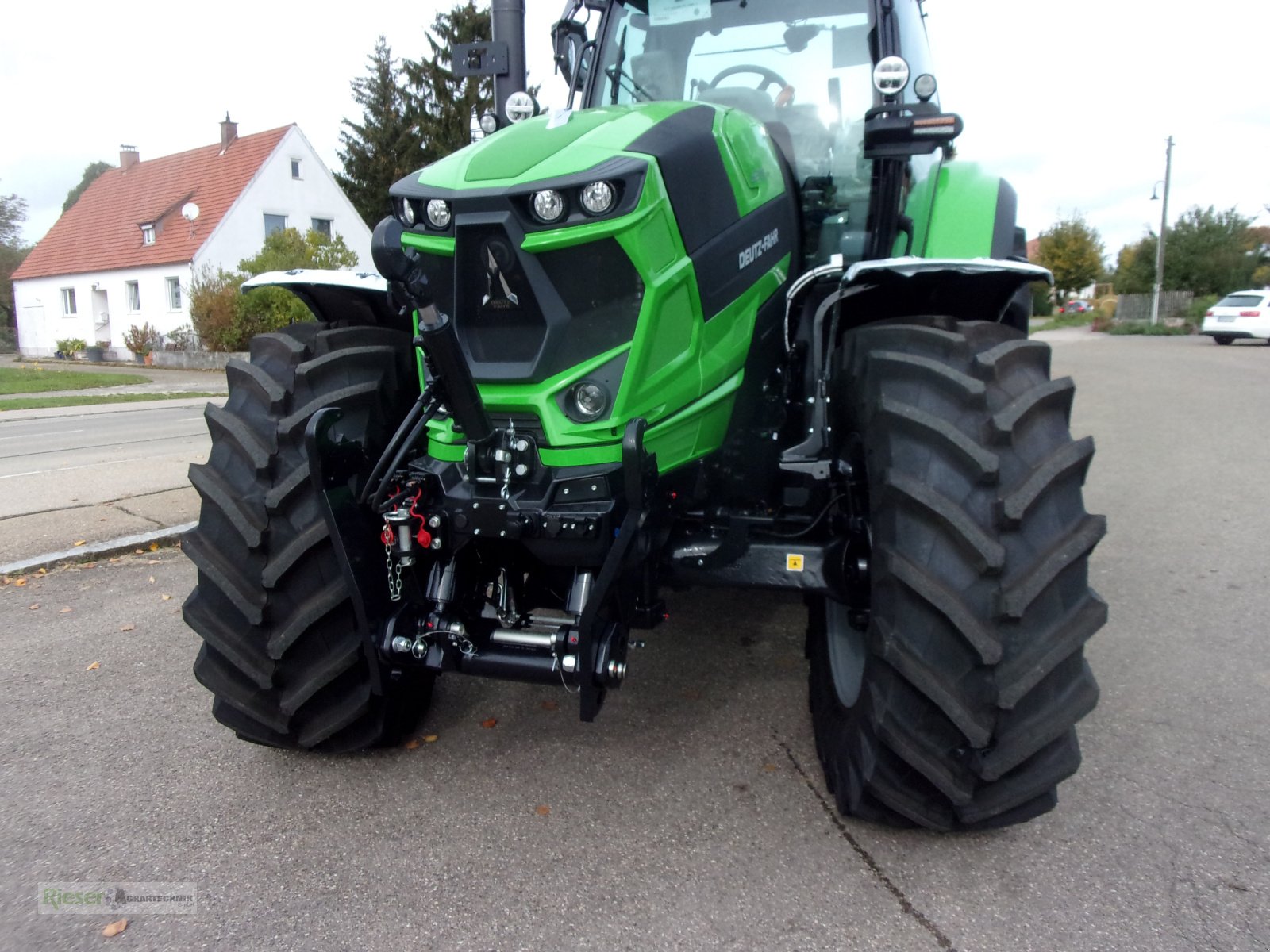 Traktor του τύπου Deutz-Fahr 6210 TTV "Ausstellungsmaschine, neuestes Model, höchster Fahrkomfort, neuestes Getriebeausführung", Neumaschine σε Nördlingen (Φωτογραφία 11)