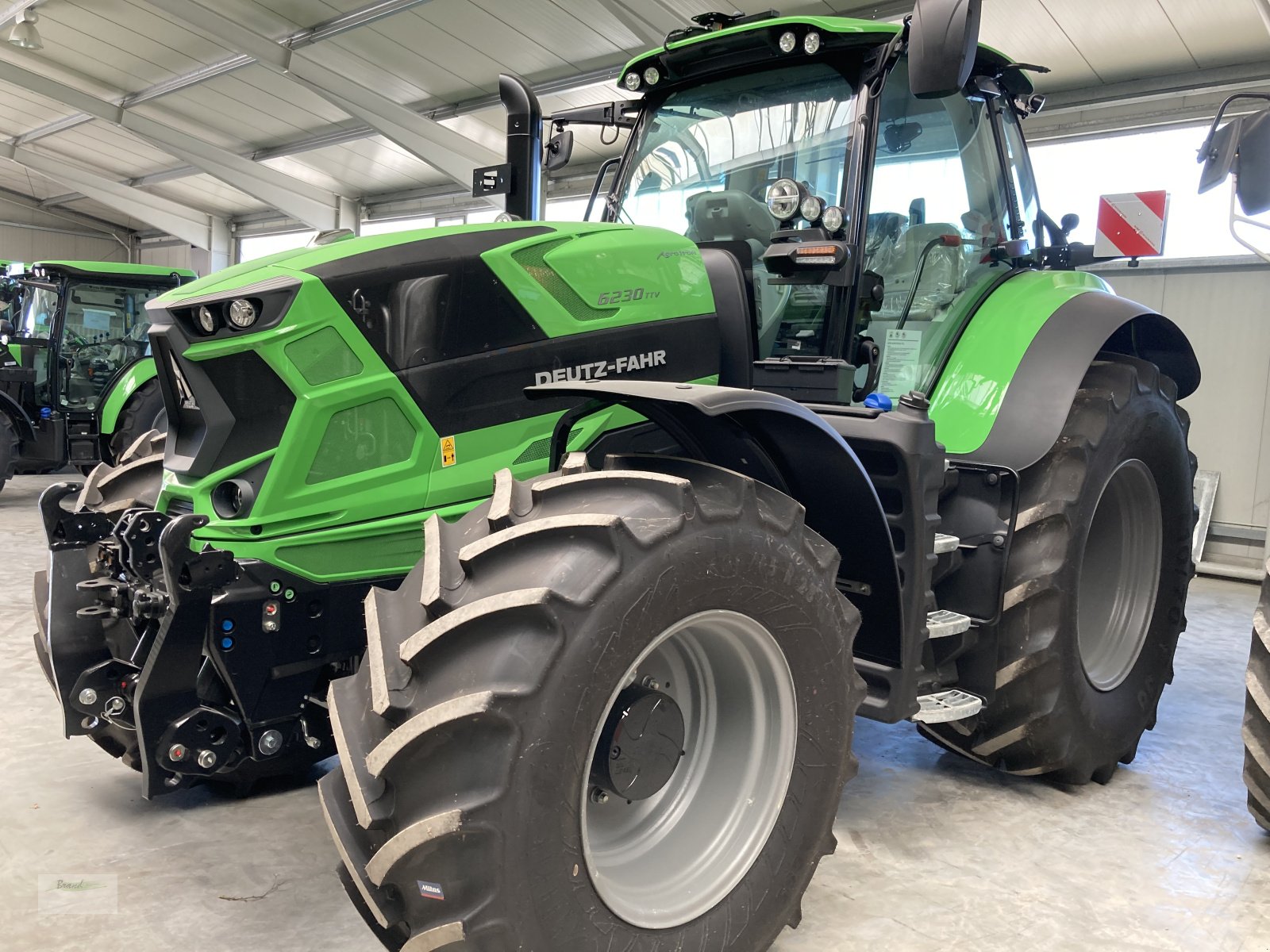 Traktor des Typs Deutz-Fahr 6230 TTV EM Aktion für Netto 158.000,00€, Neumaschine in Beilngries (Bild 1)