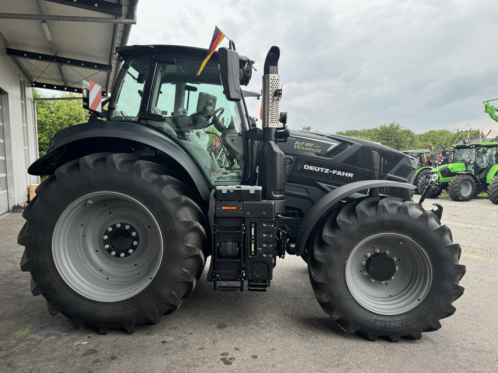 Traktor of the type Deutz-Fahr 6230 TTV Warrior, Neumaschine in Pforzen (Picture 4)