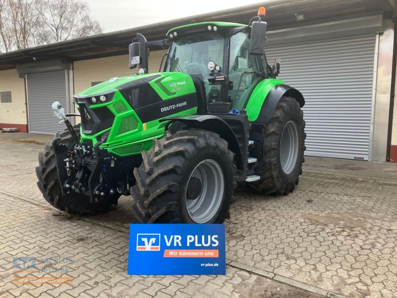 Traktor of the type Deutz-Fahr 6230 TTV, Neumaschine in Osterburg (Picture 1)