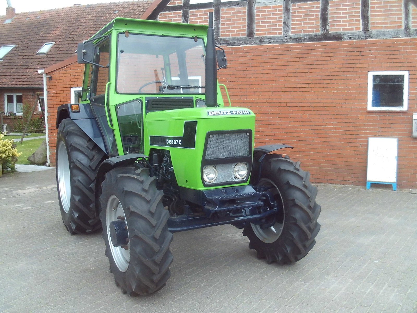 Traktor типа Deutz-Fahr 6807 C Allrad, Gebrauchtmaschine в Niedersachsen - Thedinghausen (Фотография 3)