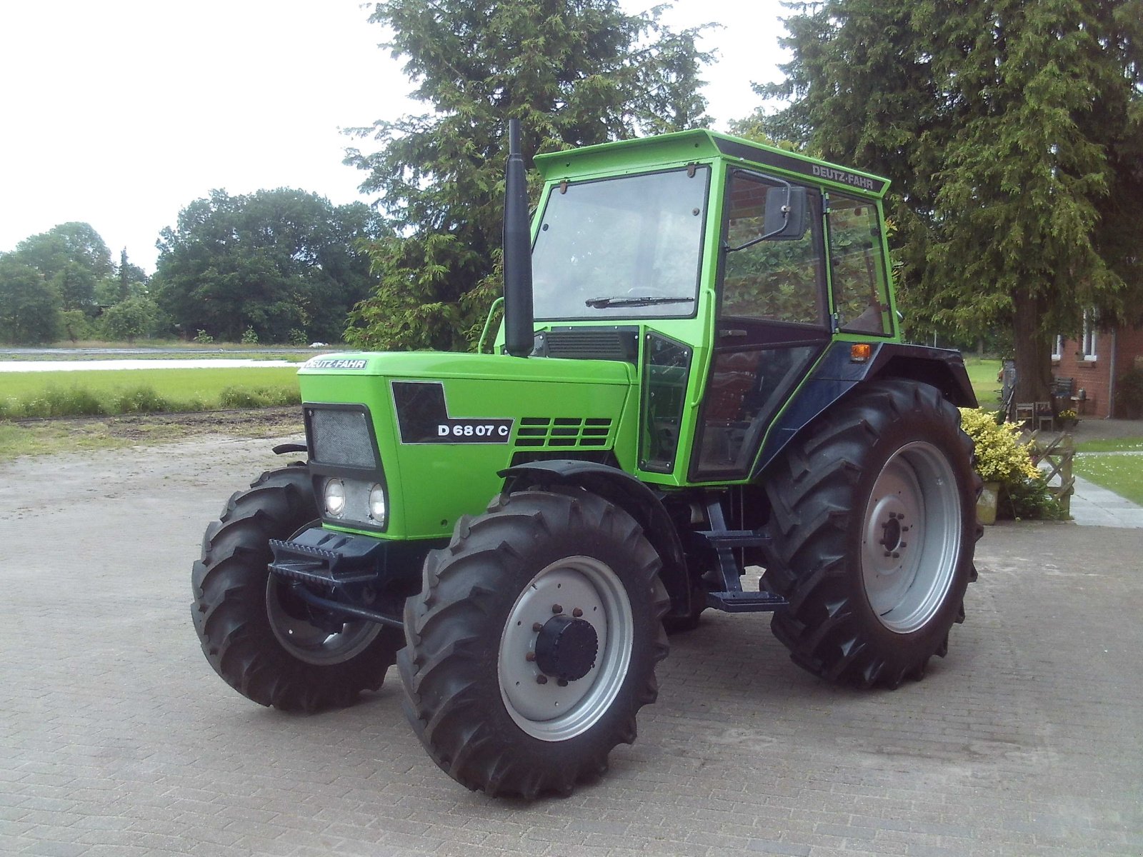 Traktor типа Deutz-Fahr 6807 C Allrad, Gebrauchtmaschine в Niedersachsen - Thedinghausen (Фотография 5)