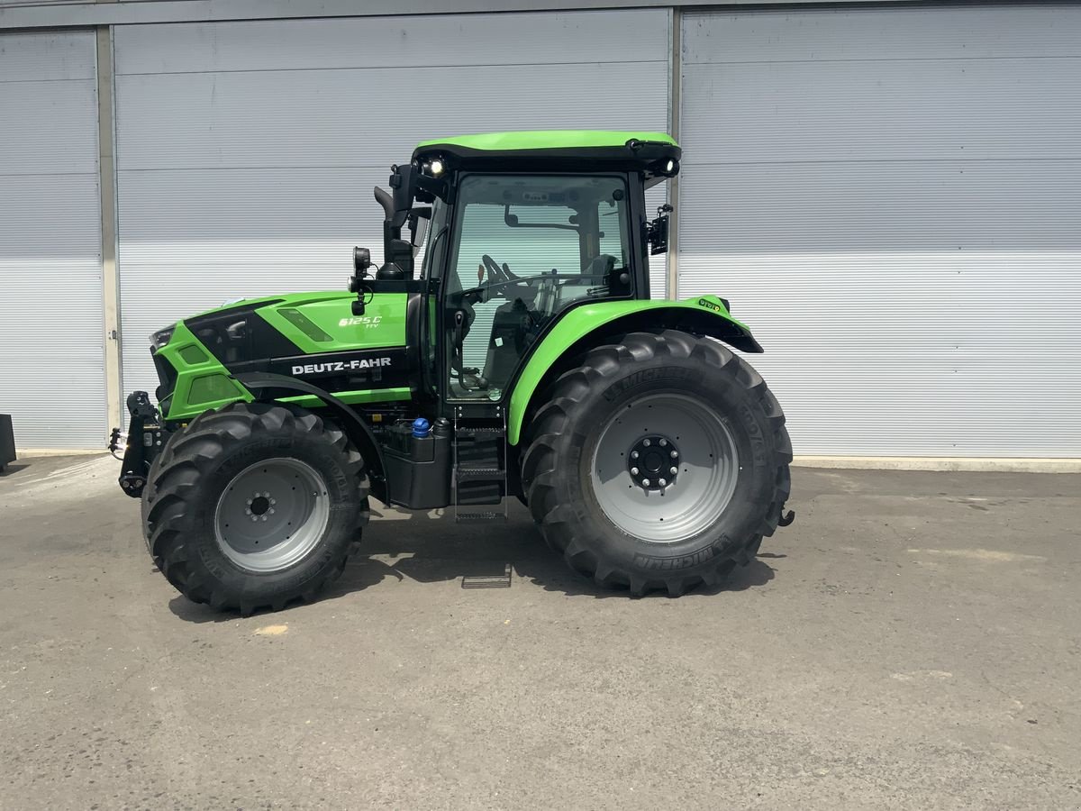 Traktor Türe ait Deutz-Fahr 6C Serie TTV RVShift Powershift, Neumaschine içinde Bad Gleichenberg (resim 4)