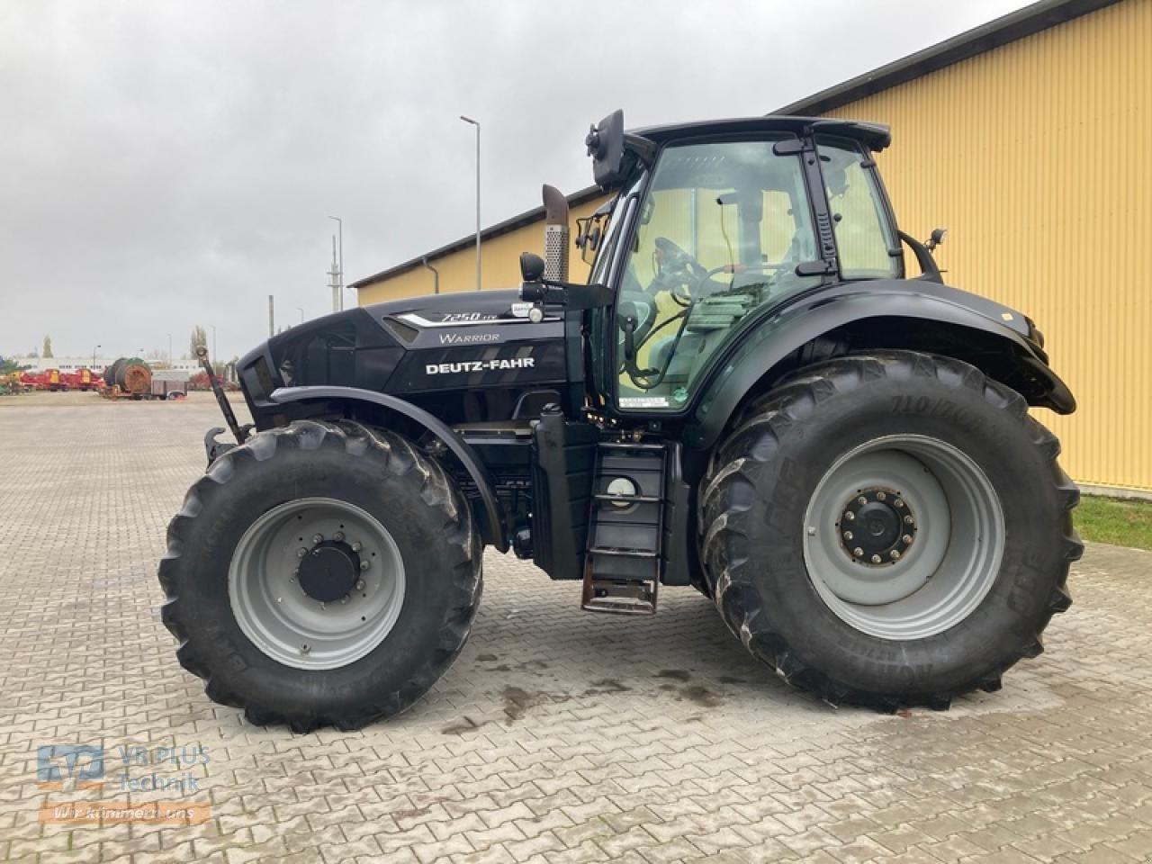 Traktor van het type Deutz-Fahr 7250 TTV BLACK WARRIOR, Gebrauchtmaschine in Osterburg (Foto 2)