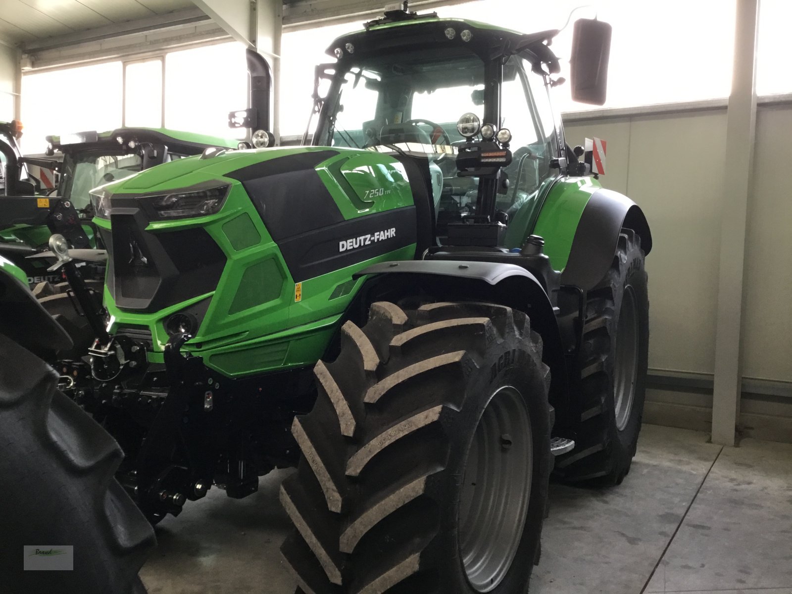 Traktor des Typs Deutz-Fahr 7250 TTV EM Aktion, Neumaschine in Beilngries (Bild 1)