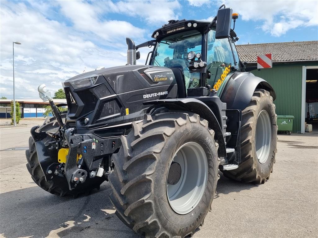 Traktor Türe ait Deutz-Fahr 7250 TTV Med frontlift og front-PTO., Gebrauchtmaschine içinde Nykøbing Falster (resim 1)