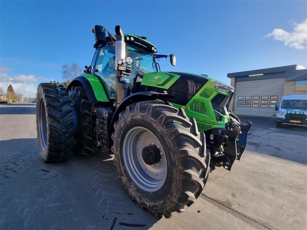 Traktor типа Deutz-Fahr 7250 TTV, Gebrauchtmaschine в Nykøbing Falster (Фотография 4)