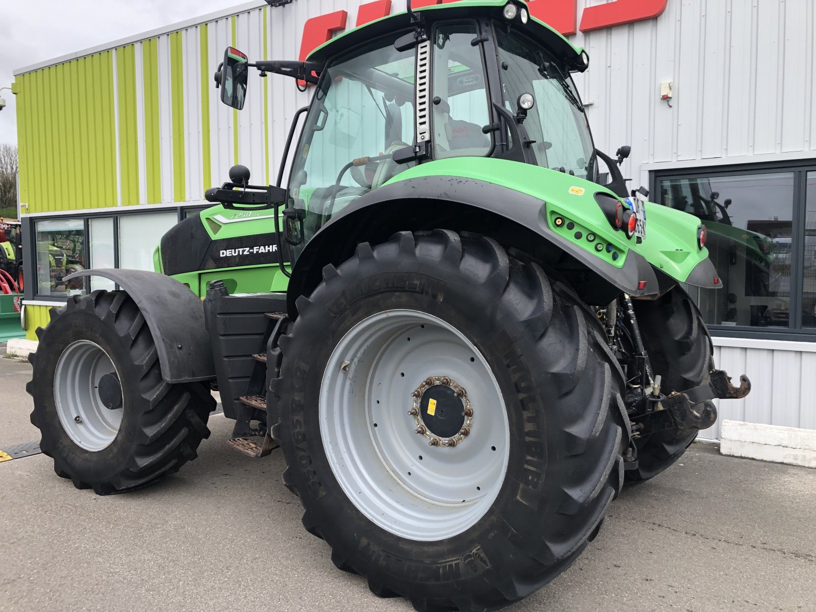 Traktor des Typs Deutz-Fahr 7250 TTV, Gebrauchtmaschine in BLENDECQUES (Bild 2)