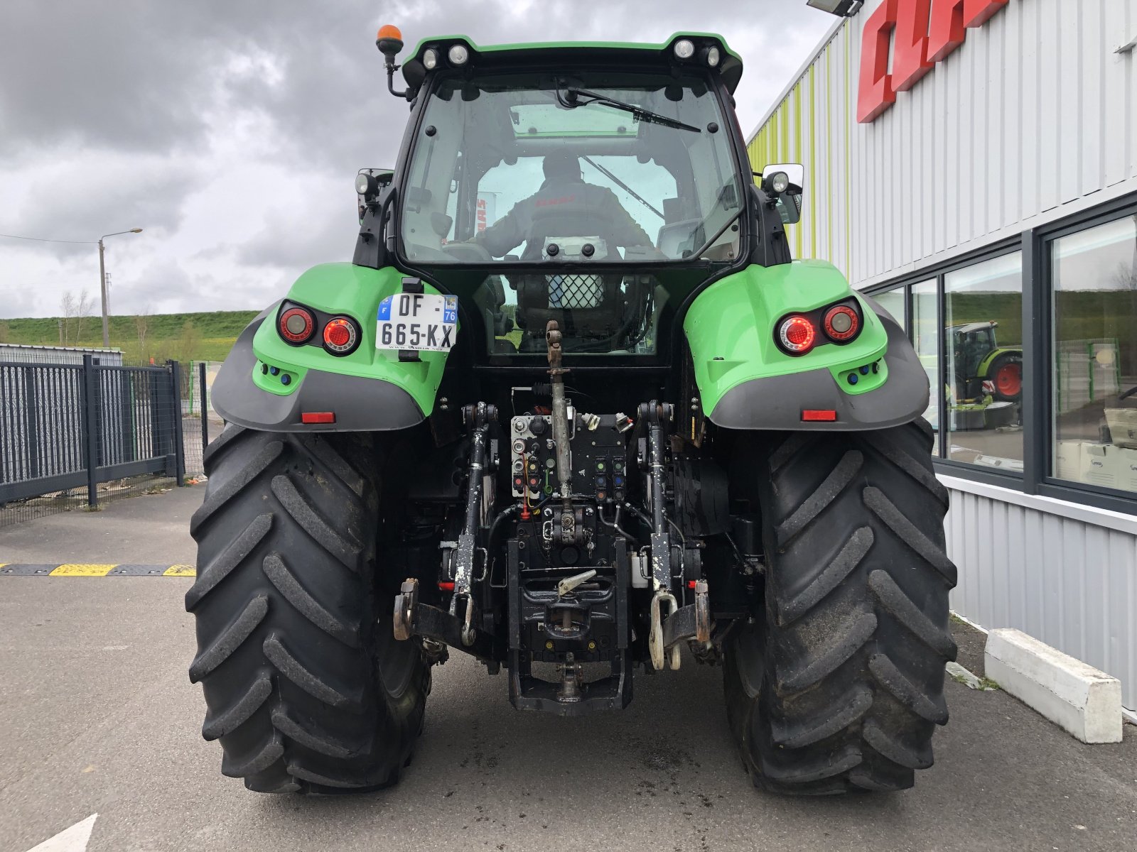 Traktor van het type Deutz-Fahr 7250 TTV, Gebrauchtmaschine in BLENDECQUES (Foto 6)