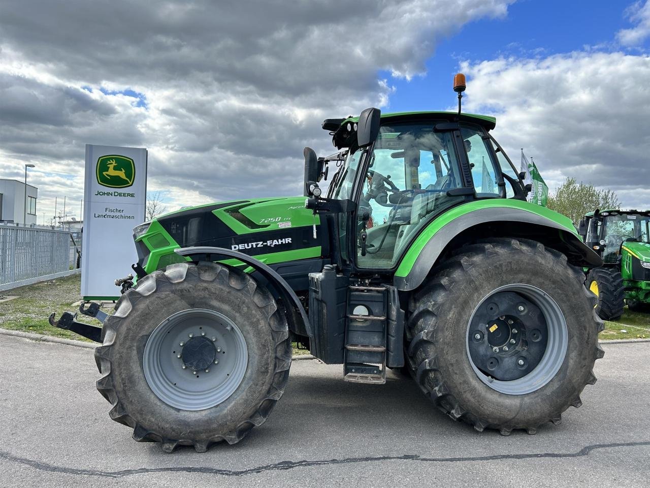 Traktor του τύπου Deutz-Fahr 7250 TTV, Gebrauchtmaschine σε Zweibrücken (Φωτογραφία 1)