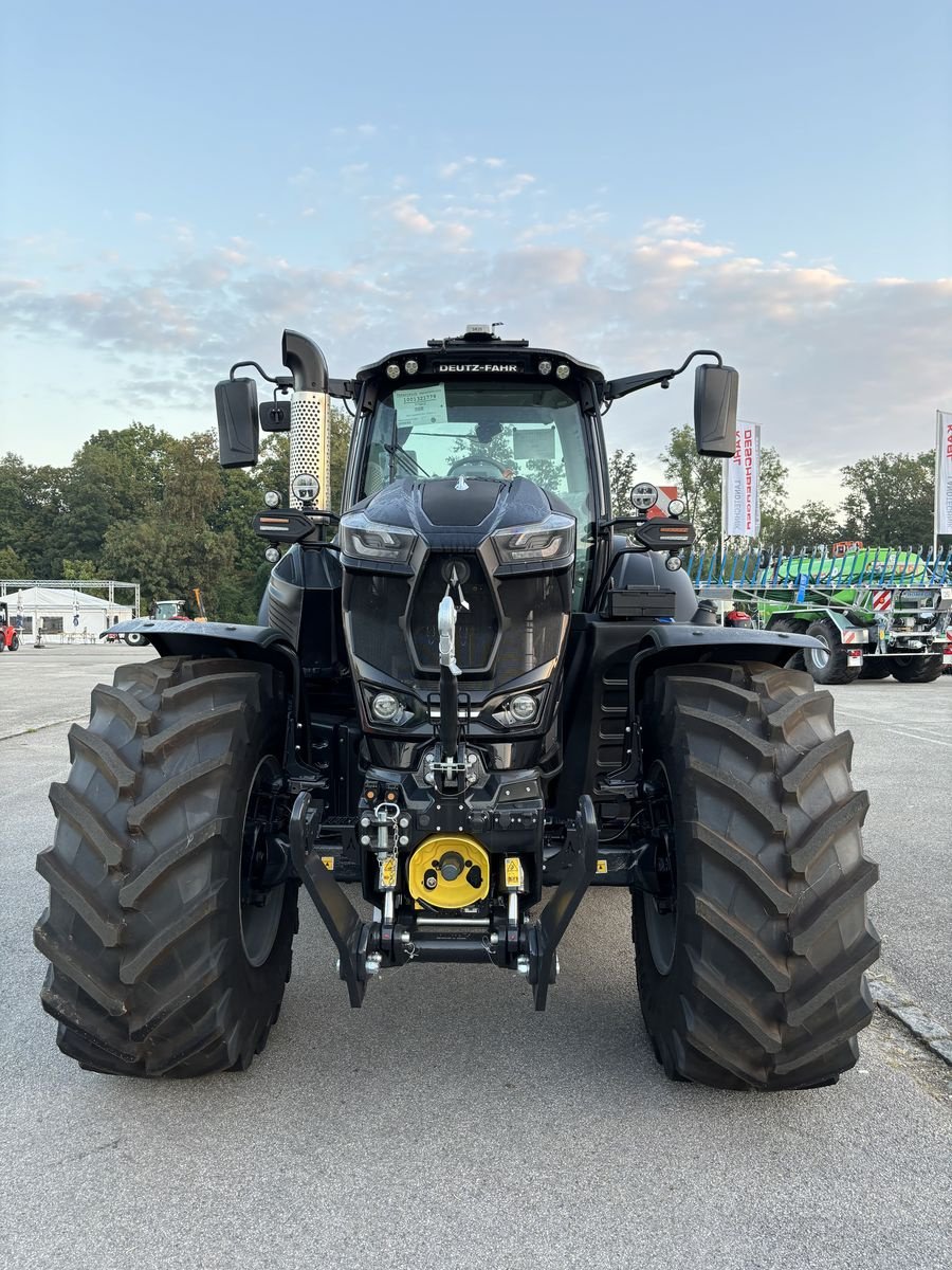 Traktor of the type Deutz-Fahr 8280 TTV, Neumaschine in Liebenau (Picture 2)