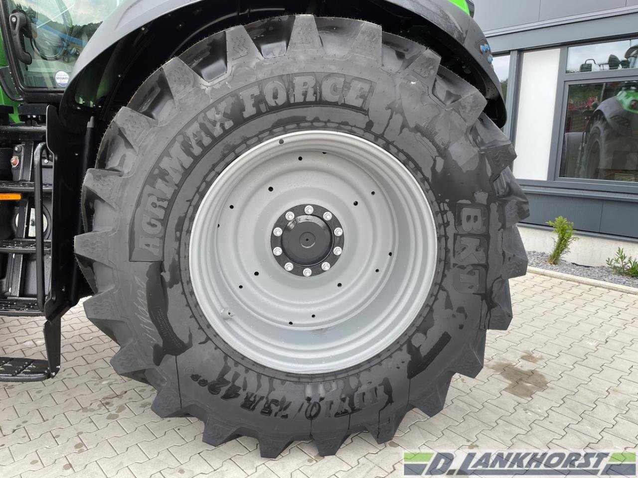 Traktor des Typs Deutz-Fahr 9340 TTV Green-Warri, Neumaschine in Neuenhaus (Bild 17)