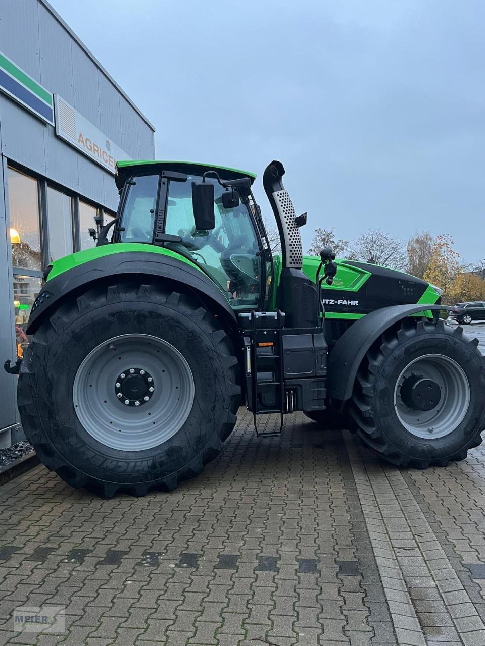 Traktor of the type Deutz-Fahr 9340 TTV Warrior, Neumaschine in Delbrück (Picture 4)