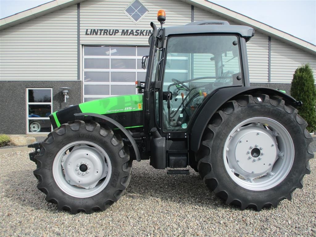 Traktor van het type Deutz-Fahr Agrofarm 115G with 30F+30R Hi-Lo and CreepGear, Gebrauchtmaschine in Lintrup (Foto 1)