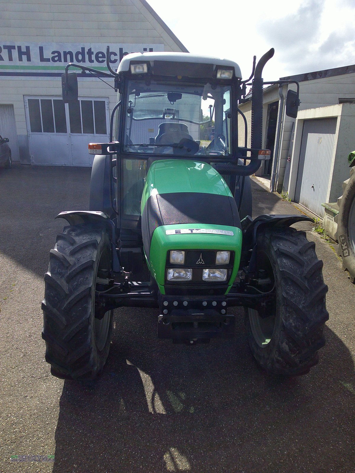 Traktor типа Deutz-Fahr Agrofarm 410 "Pflegebereifung, BJ. 2012, 4600 Bstd.", Gebrauchtmaschine в Buchdorf (Фотография 4)