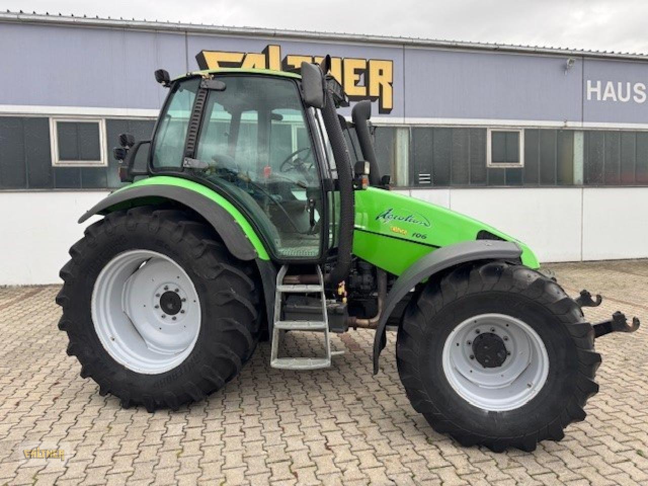 Traktor типа Deutz-Fahr AGROTRON 106, Gebrauchtmaschine в Büchlberg (Фотография 2)