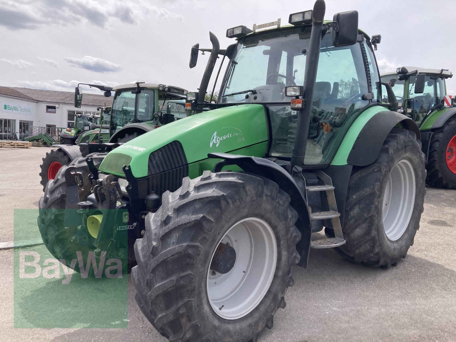 Traktor van het type Deutz-Fahr Agrotron 135 MK 2, Gebrauchtmaschine in Dinkelsbühl (Foto 4)