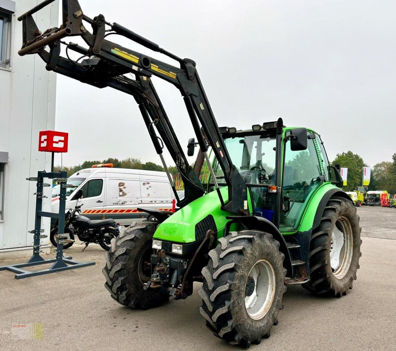 Traktor del tipo Deutz-Fahr AGROTRON 4.90 S, Frontlader BAAS TRIMA 1390 Professional, FKH + FZW, Pflegeräder, Gebrauchtmaschine en Westerstede (Imagen 1)