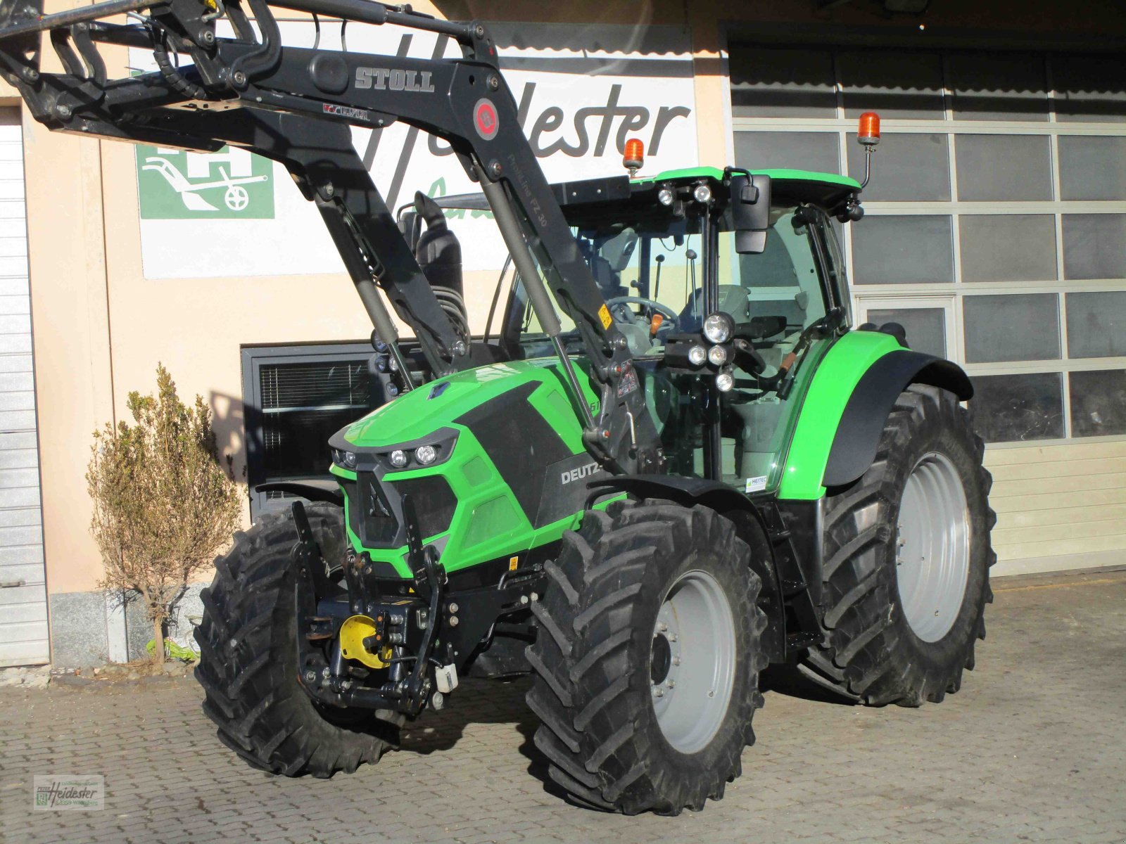 Traktor typu Deutz-Fahr Agrotron 6.130 TTV, Gebrauchtmaschine v Wildenberg (Obrázek 6)