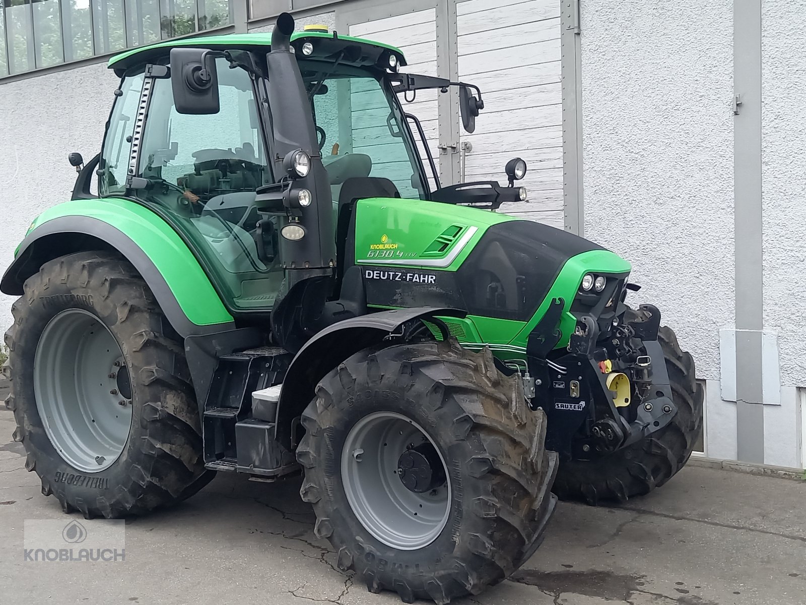 Traktor типа Deutz-Fahr Agrotron 6130.4 TTV, Gebrauchtmaschine в Wangen (Фотография 1)