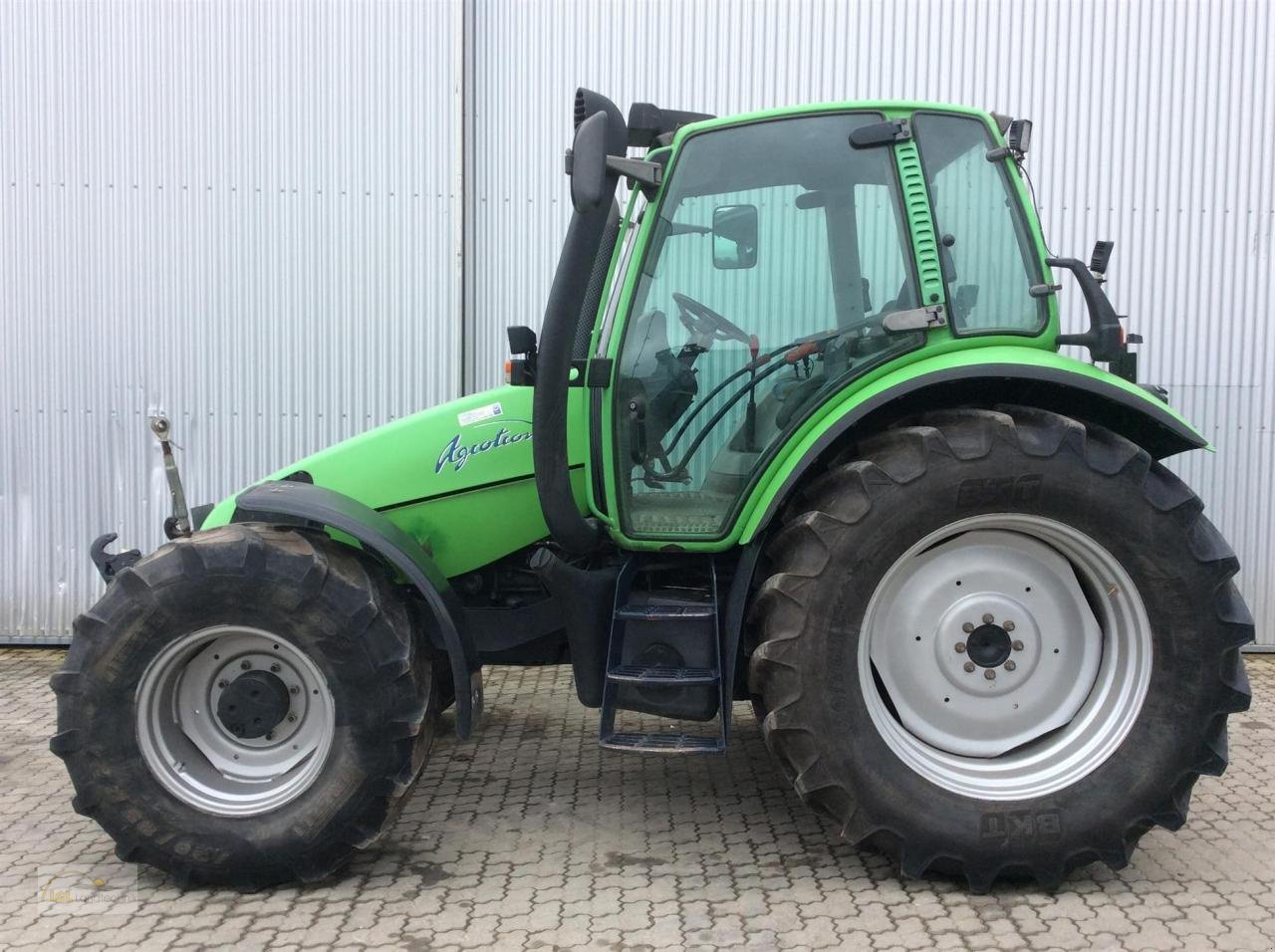 Traktor типа Deutz-Fahr Agrotron 6130.4 TTV, Gebrauchtmaschine в Pfreimd (Фотография 2)