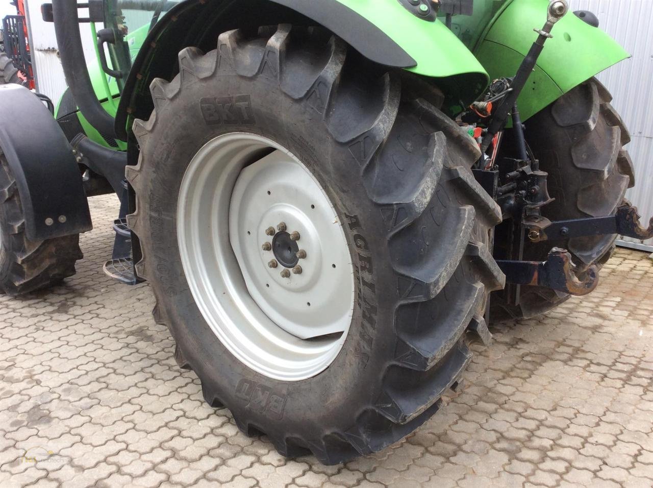 Traktor типа Deutz-Fahr Agrotron 6130.4 TTV, Gebrauchtmaschine в Pfreimd (Фотография 8)