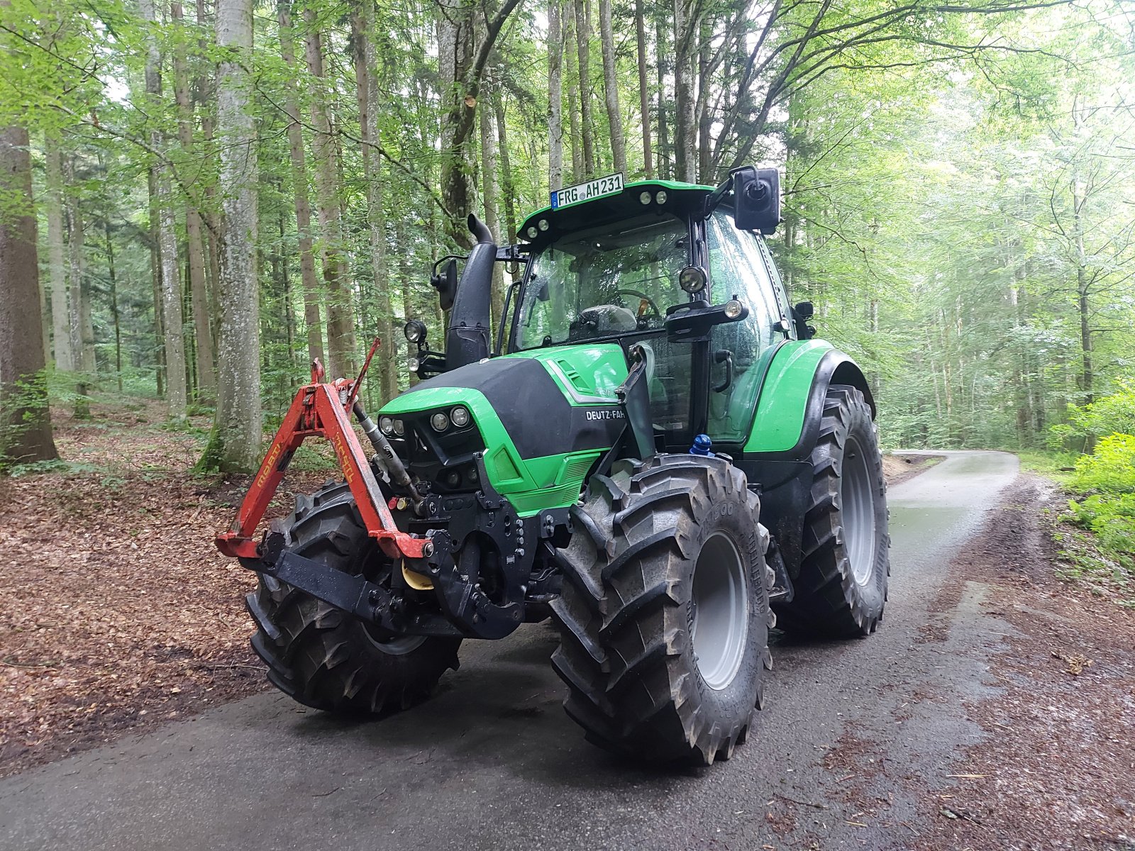 Traktor van het type Deutz-Fahr Agrotron 6130.4 TTV, Gebrauchtmaschine in Röhrnbach (Foto 1)